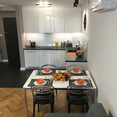 Apartament Emilia Apartment Варшава Екстериор снимка