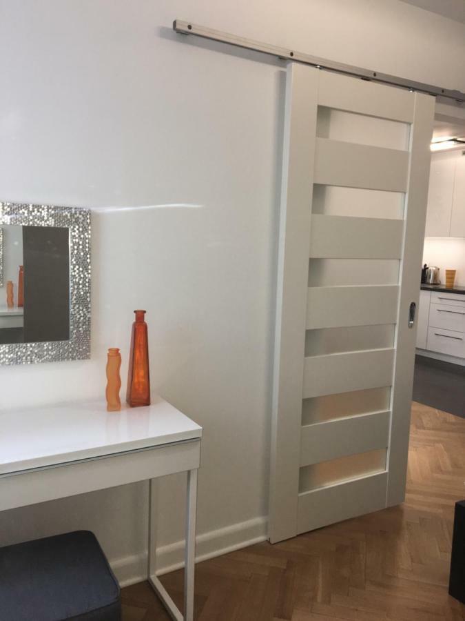 Apartament Emilia Apartment Варшава Екстериор снимка