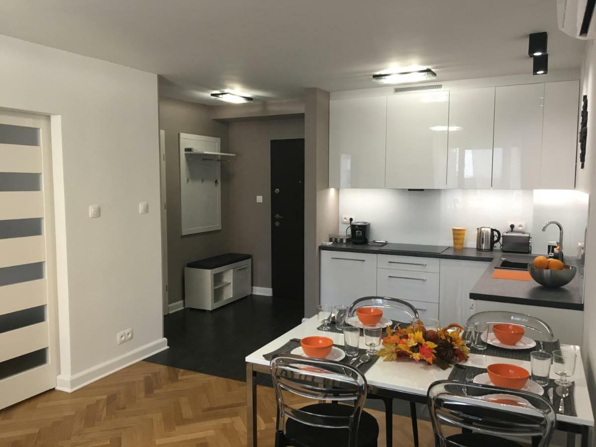 Apartament Emilia Apartment Варшава Екстериор снимка